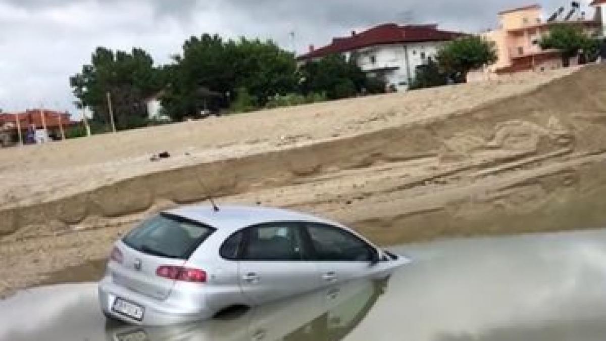 inundatii dezastruoase in grecia zeci de case au fost luate de ape