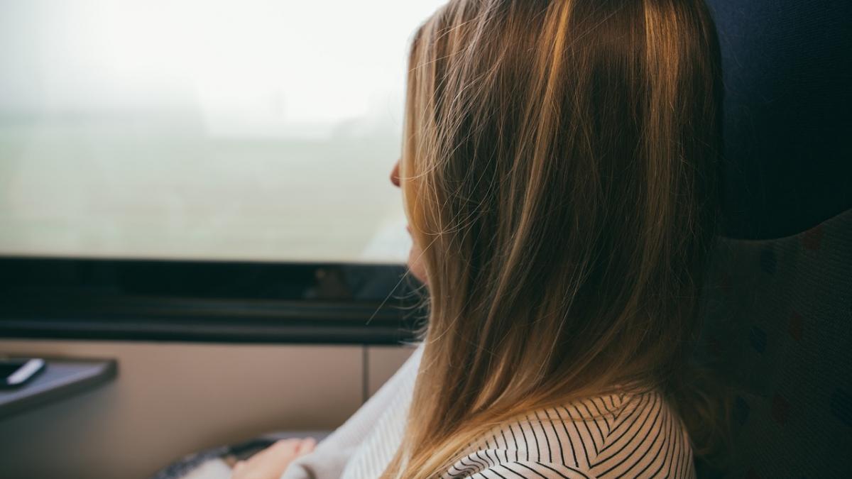 o minora a incercat sa iasa din tara prezentand buletinul verisoarei sale de 20 de ani