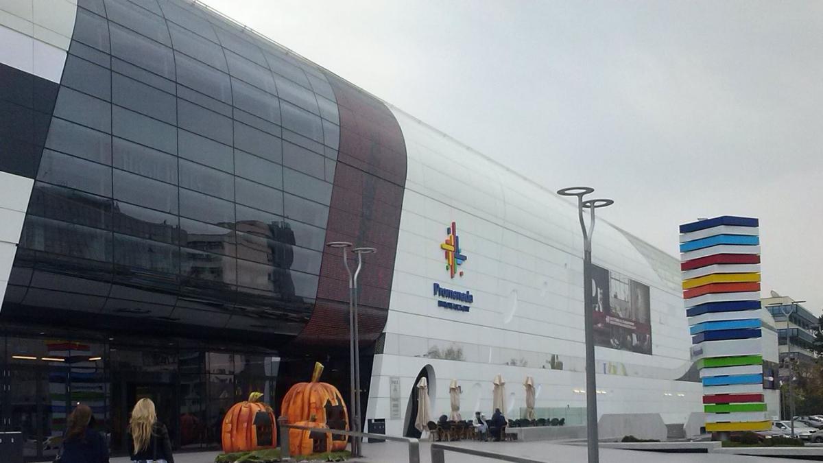 un cunoscut mall din bucuresti se extinde din proiect face parte o parcare pe sapte eta je in