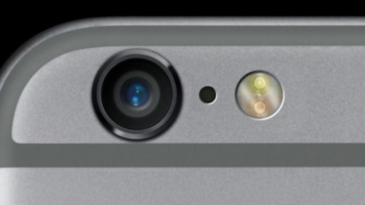 toata lumea s a intrebat la ce foloseste gaura de langa camera telefonului adevaratul raspuns este