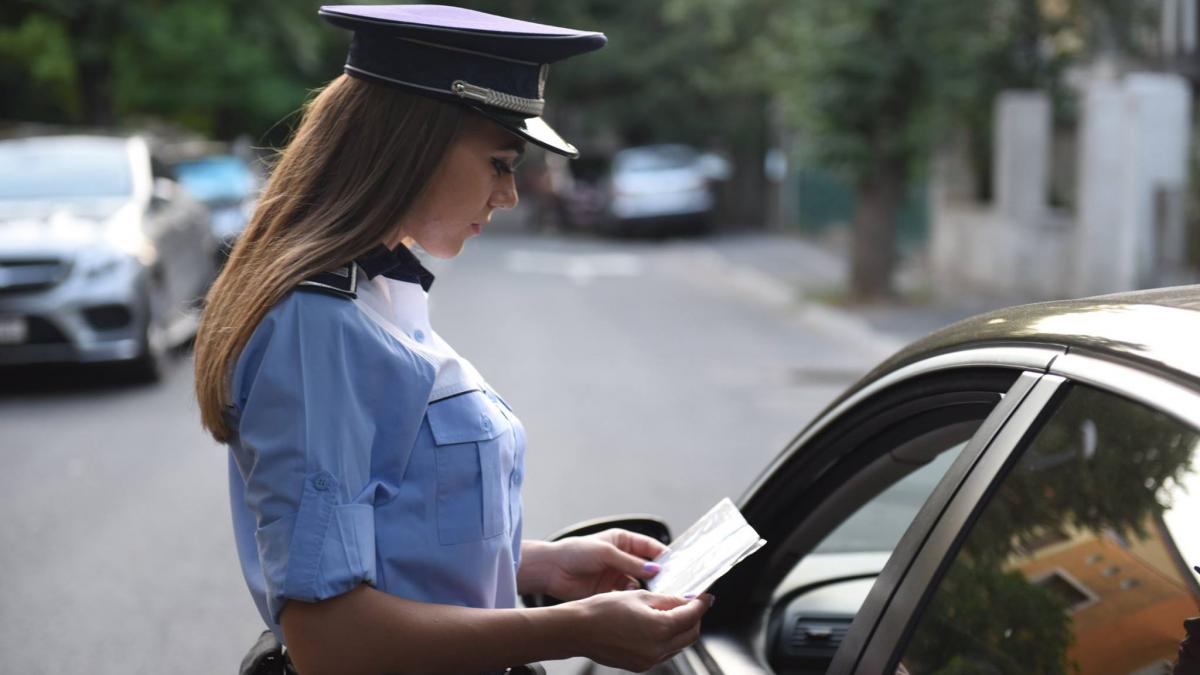 politia romana mesaj ironic pe facebook ati uitat cum arata se afla langa volan si