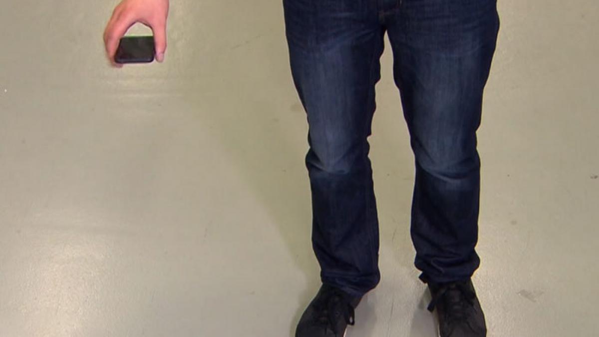 inventia perfecta pentru cei neindemanatici a aparut dispozitivul care iti salveaza telefonul video