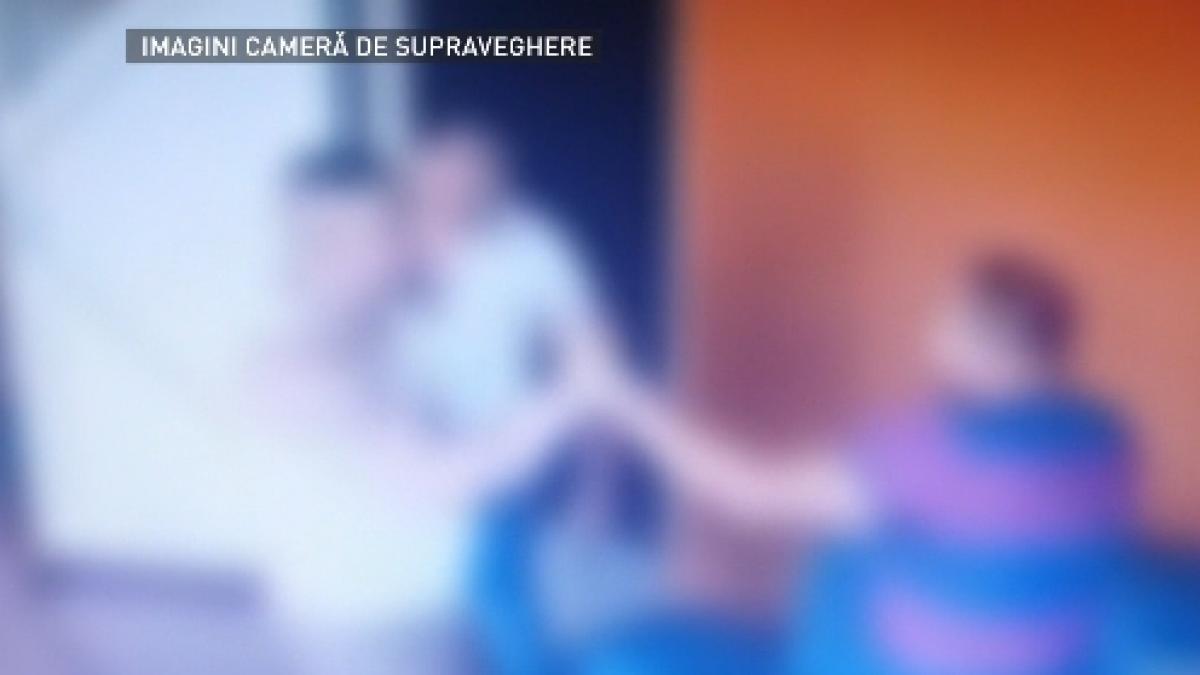 scene socante intr un bar un paznic lovit cu bestialitate cu pumnii si picioarele