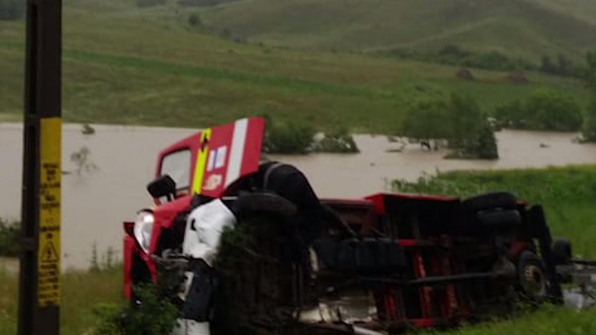 primele imagini de la accidentul in care a fost implicata o masina de pompieri video