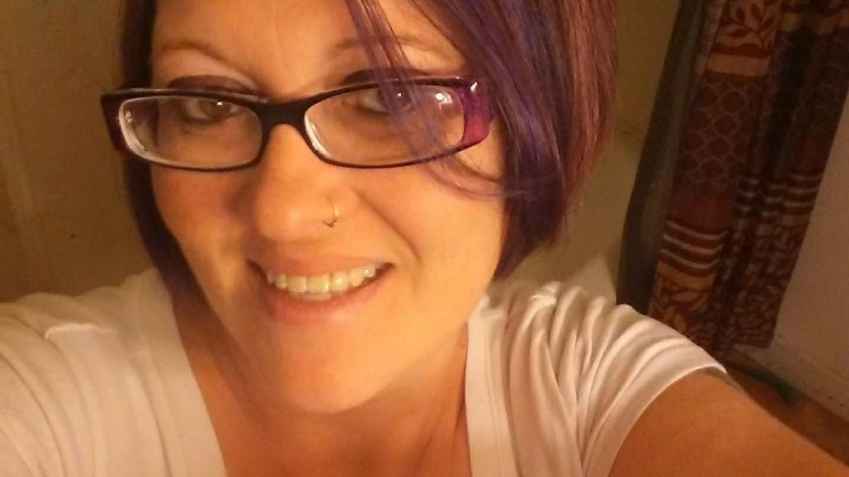 a anuntat ca nu poate ajunge la serviciu pentru ca fiul ei era grav bolnav raspunsul sefei sale a