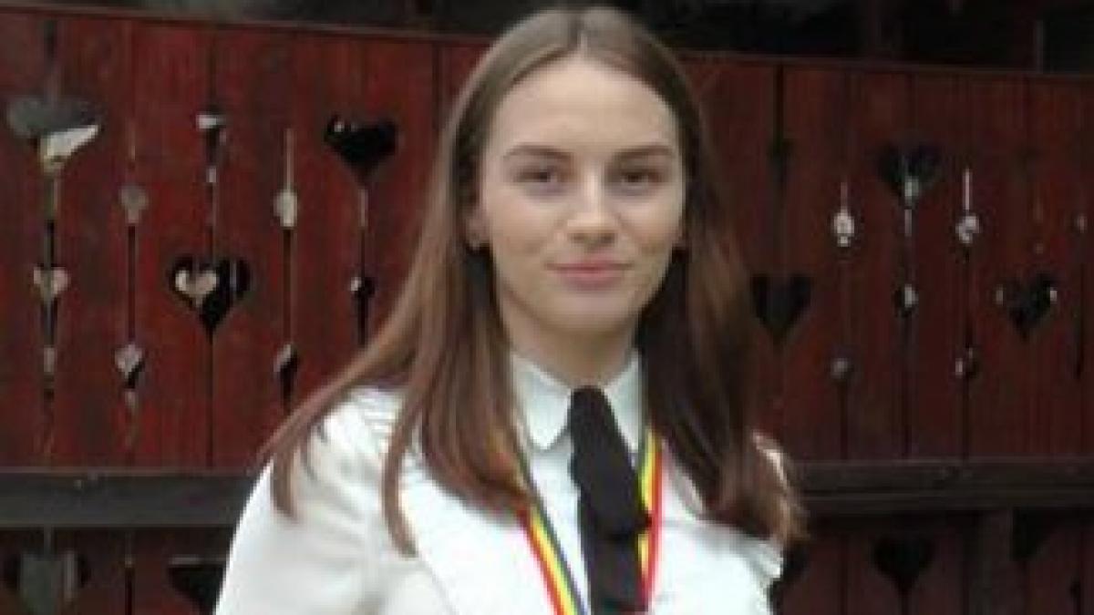 in urma cu 13 ani mama ei pleca in strainatate sa i ofere o viata mai buna povestea incredibila a