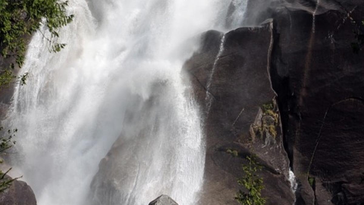 trei vloggeri cunoscuti au murit in timpul unei filmari aceasta greseala le a fost fatala