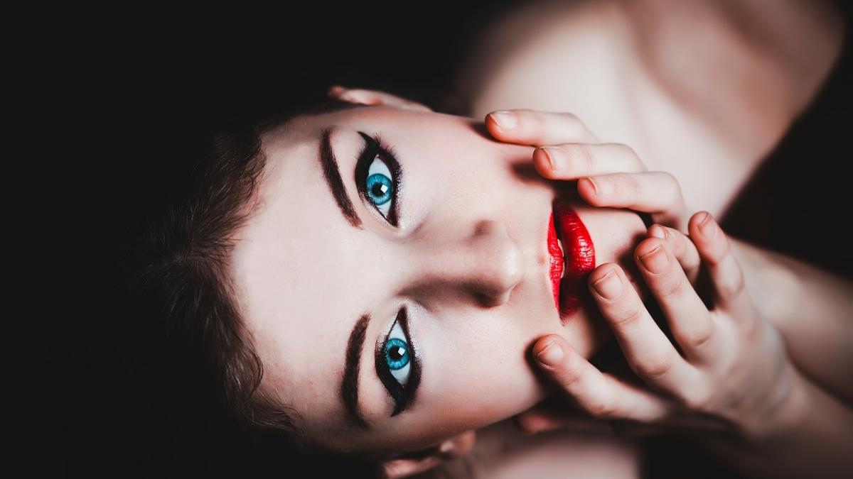 dermatologii au dezvaluit secretul obiceiul la care trebuie sa renuntam pentru a incetini