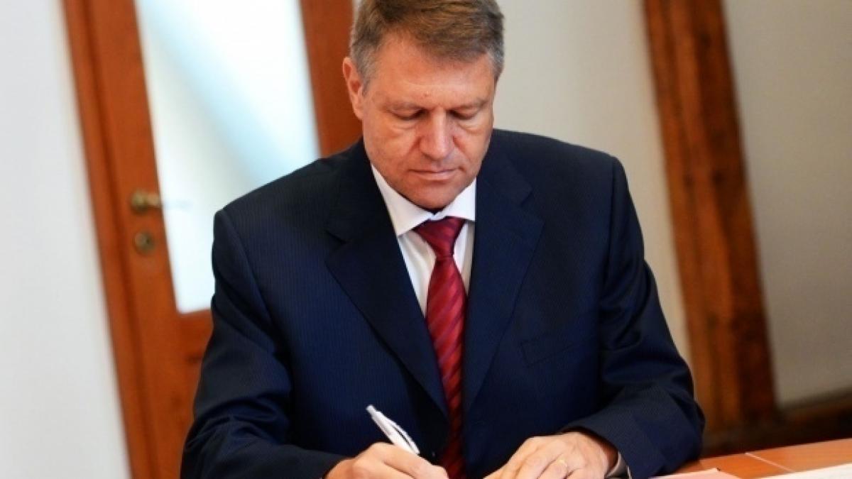 klaus iohannis atacat de sustinatorii infocati dupa ce a revocat o pe sefa dna ce i s a reprosat