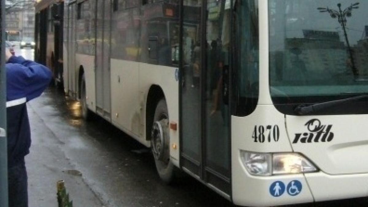 motivul pentru care autobuzele sosesc deseori in grupuri in statie