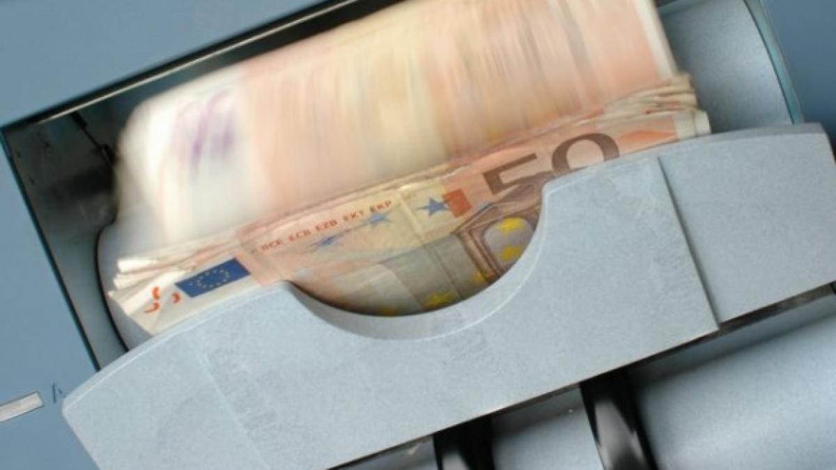 curs valutar 12 iulie cat costa un euro