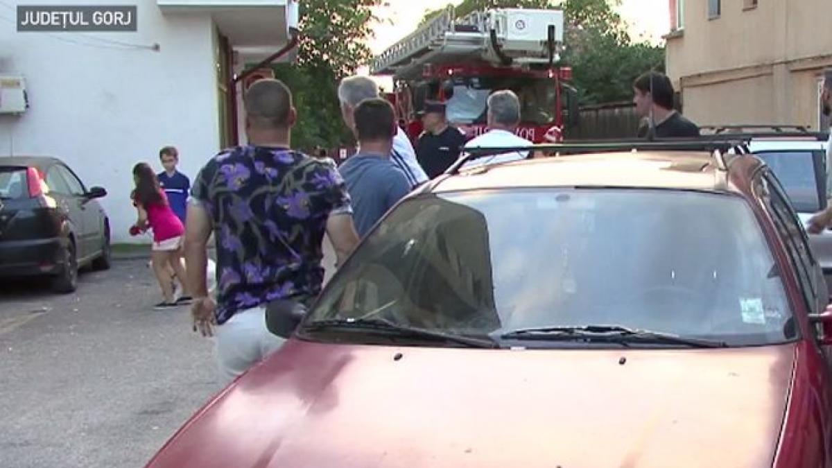 panica la targu jiu bucati mari de tencuiala din fatada unui bloc s au desprins ce a urmat