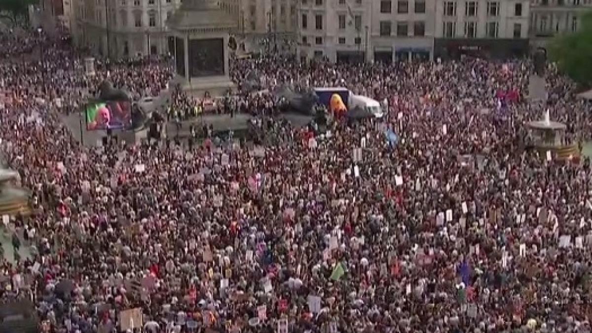 manifestatii anti trump la londra de ce sunt britanicii iritati de vizita presedintelui sua in