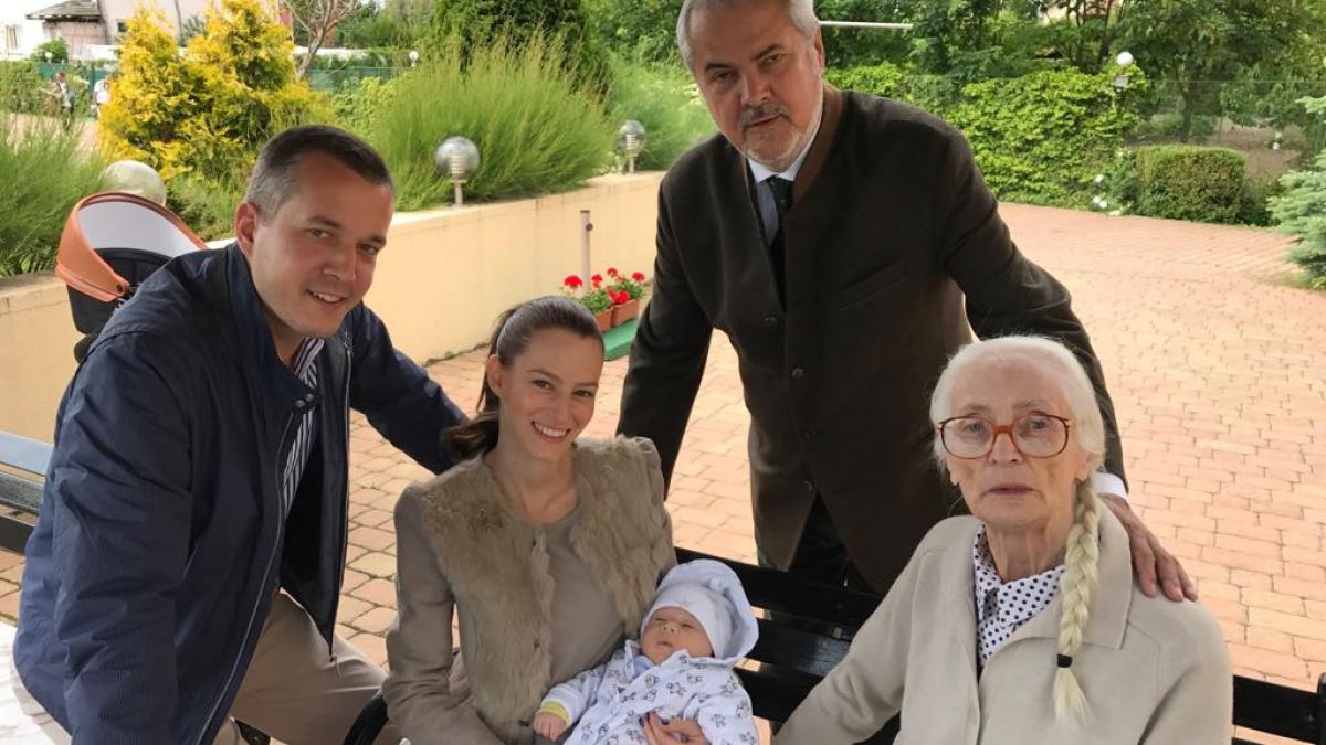 mama lui adrian nastase a murit