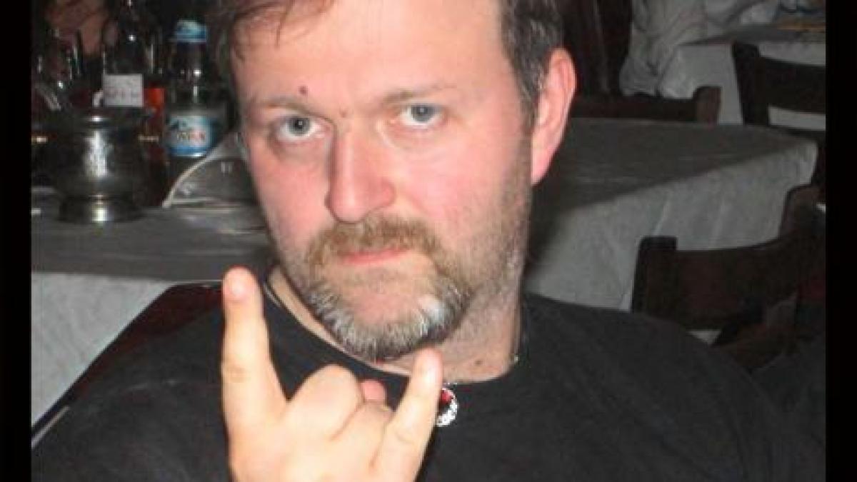 un jurnalist din romania a murit la 42 de ani dupa ce i s a facut rau pe strada