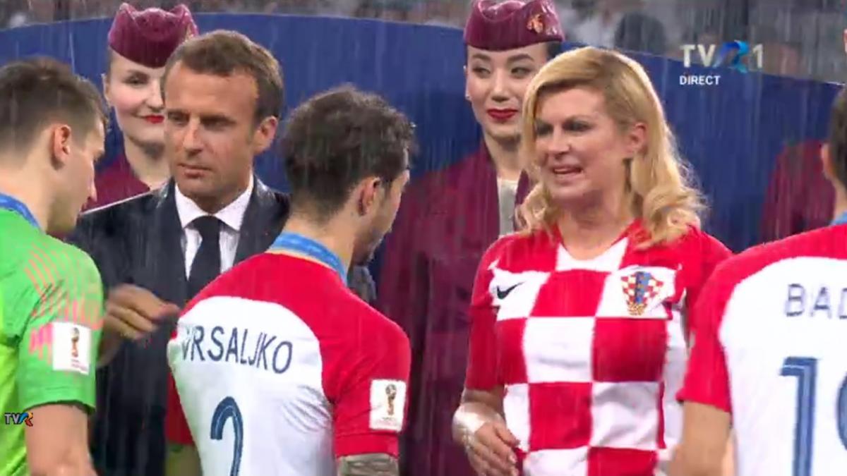 campionatul mondial de fotbal 2018 imagini naucitoare cu presedintele croatiei pe scena