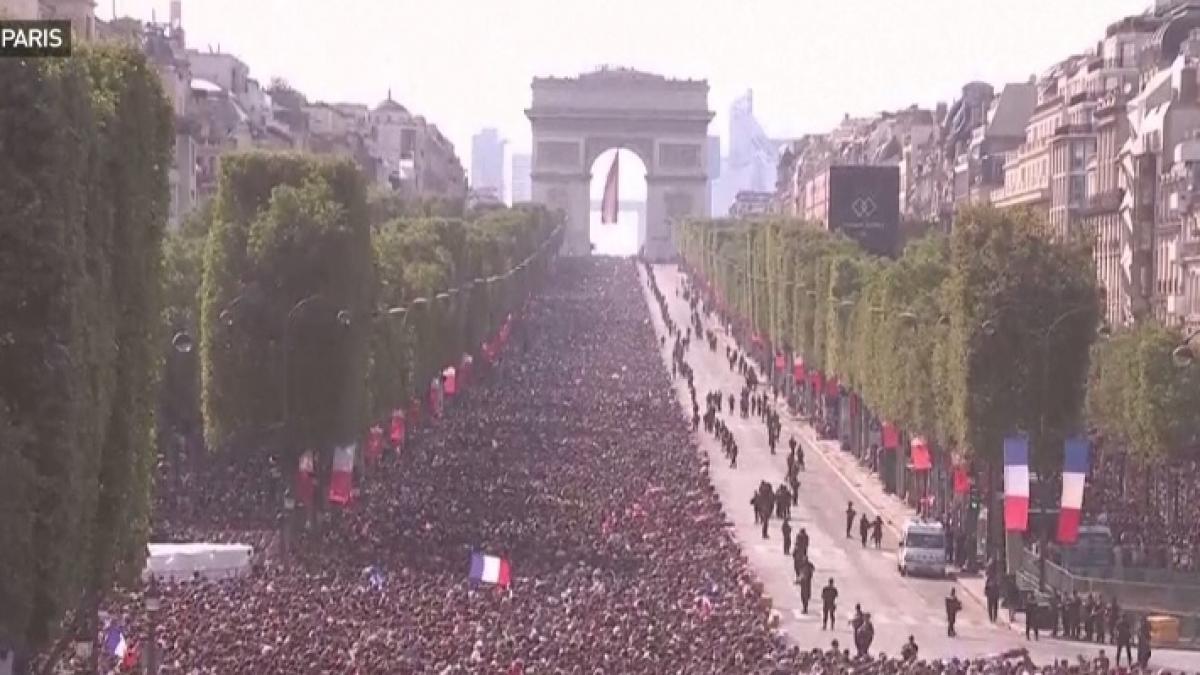 imagini fabuloase din franta cum au fost primiti la paris fotbalistii nationalei franceze video