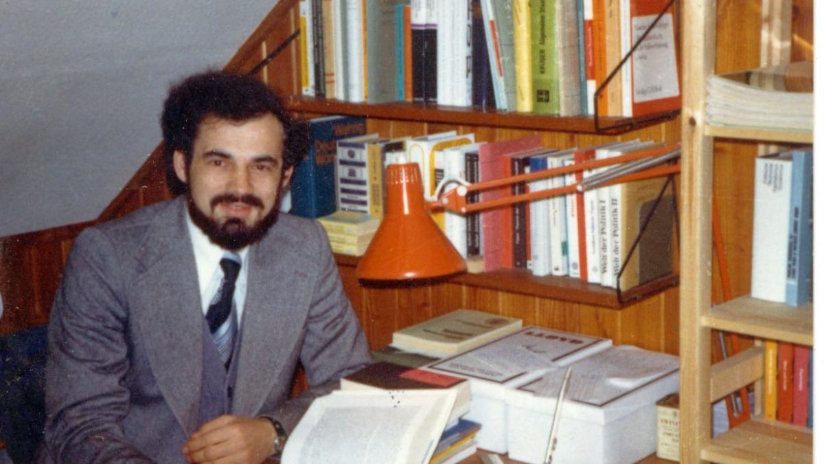 sigur nu l ai fi recunoscut cum arata patriarhul daniel in tinerete foto