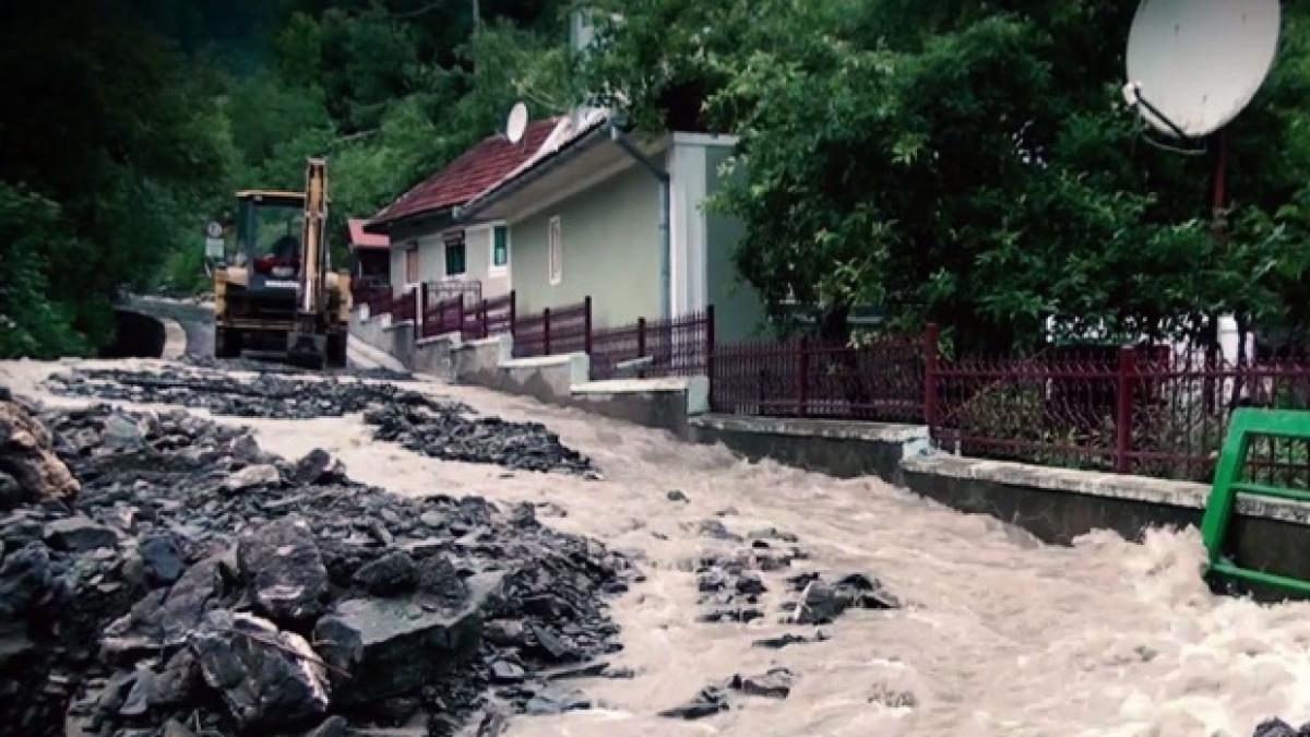 cod galben de inundatii pentru rauri din 8 judete