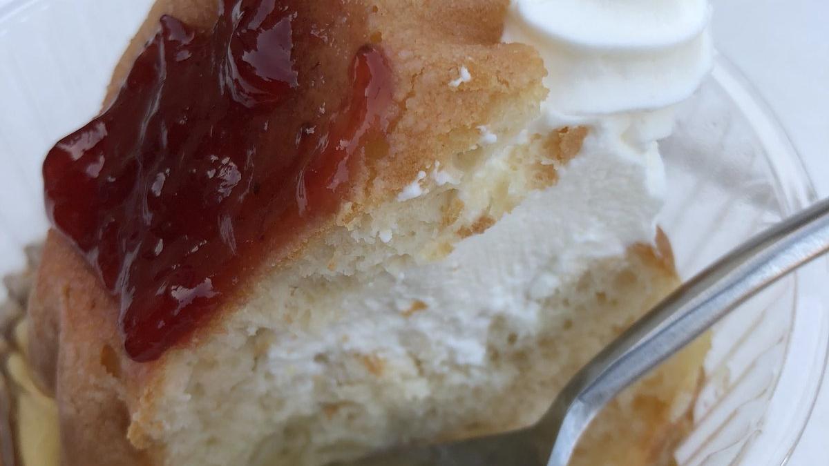 un roman i a oferit savarine vecinului sau din marea britanie reactia barbatului a fost incredibila