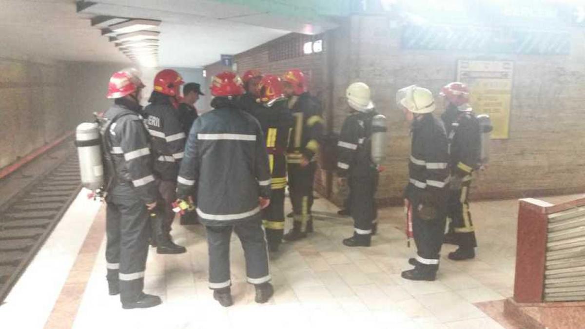 alerta la metrou fum in statia eroii revolutiei intervin mai multe echipaje de urgenta