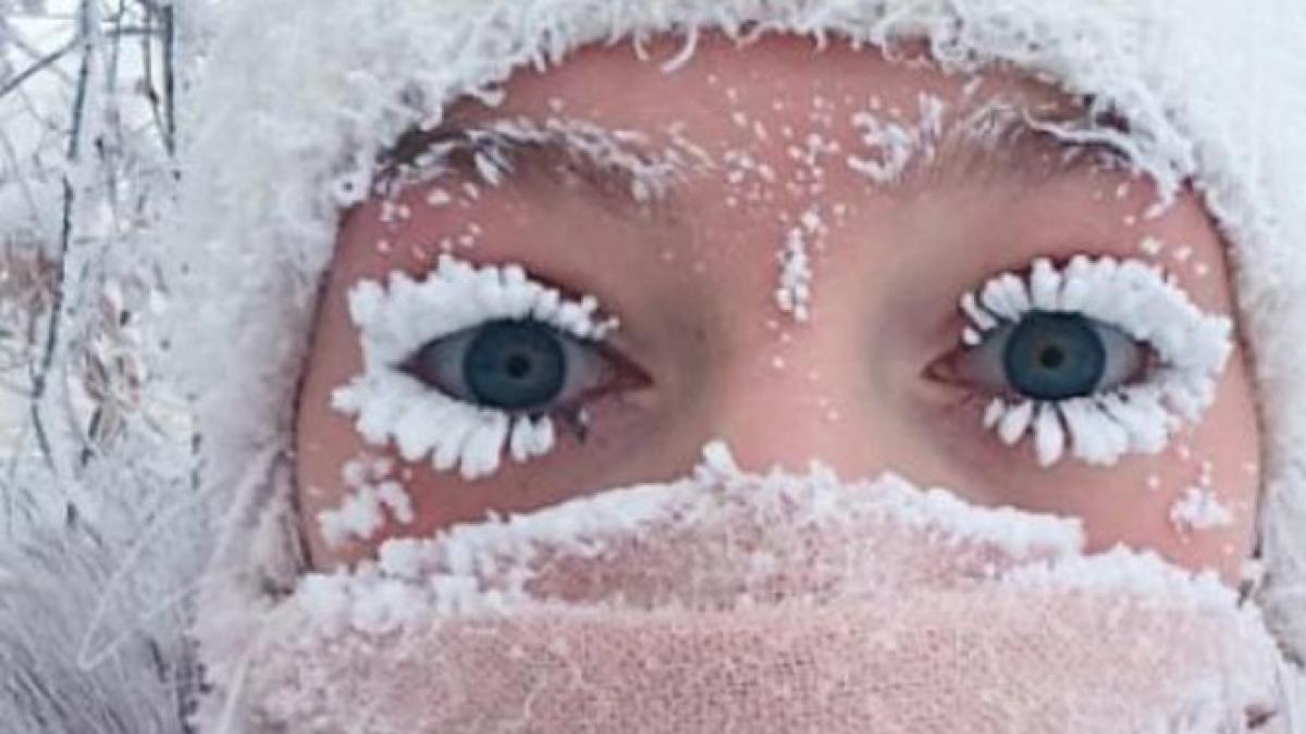 fata cunoscuta pentru un selfie la 60 de grade a publicat o poza facuta vara in acelasi loc