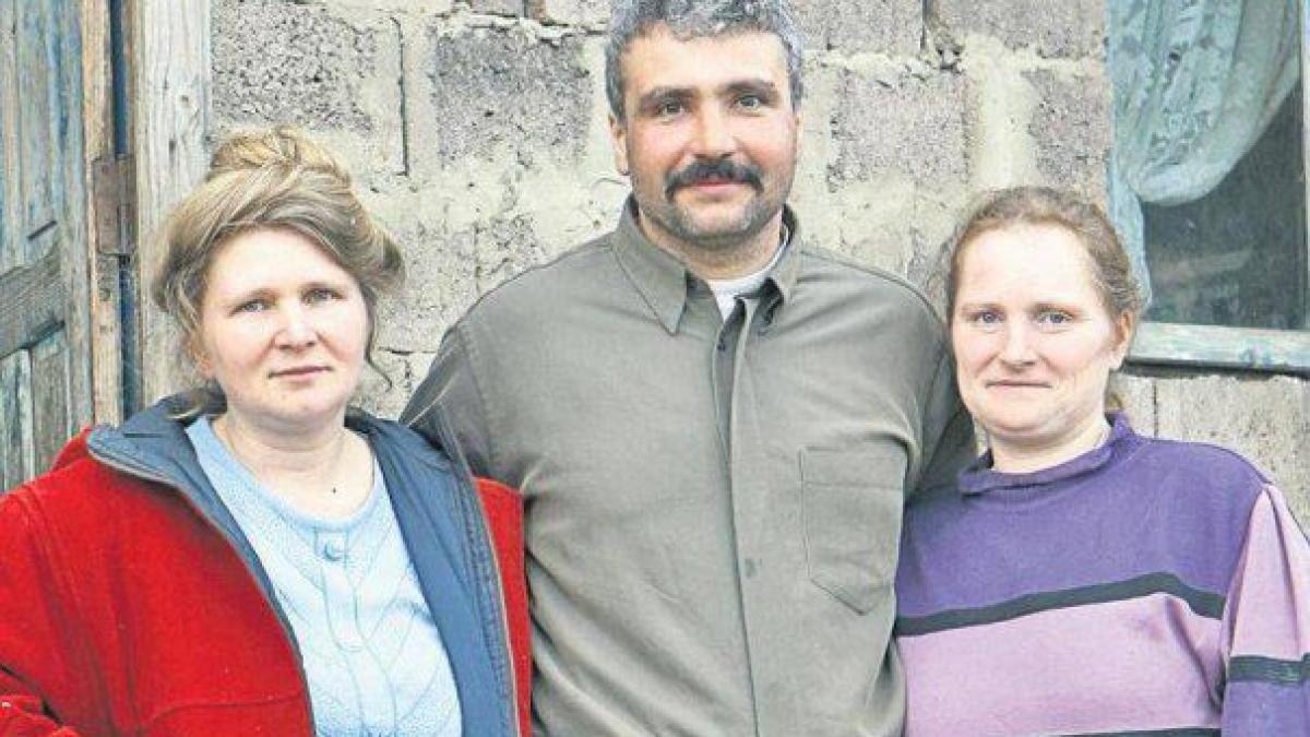 romanul care s a insurat cu doua femei este incredibil cum de au acceptat sotiile asta