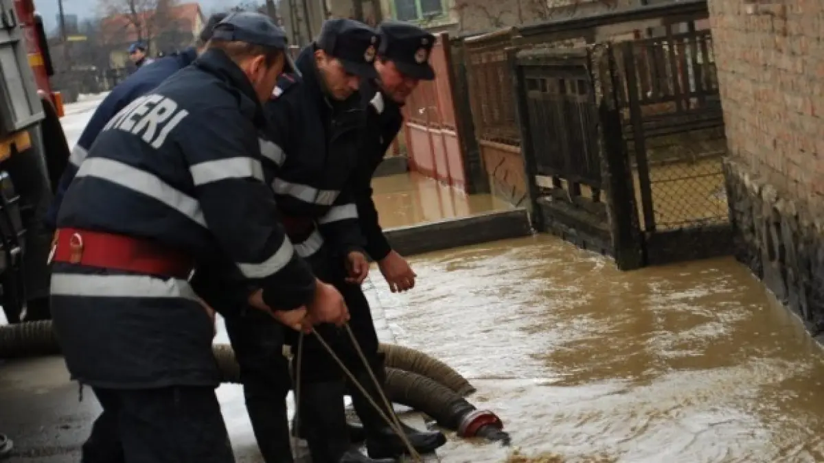 stare de alerta in sibiu peste 50 de locuinte evacuate din cauza inundatiilor