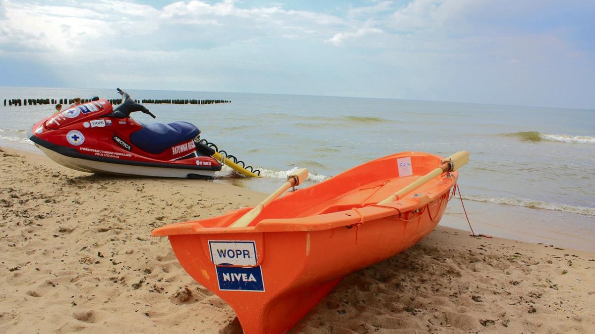 pericol la malul marii zeci de plaje au fost inchise din cauza algelor toxice