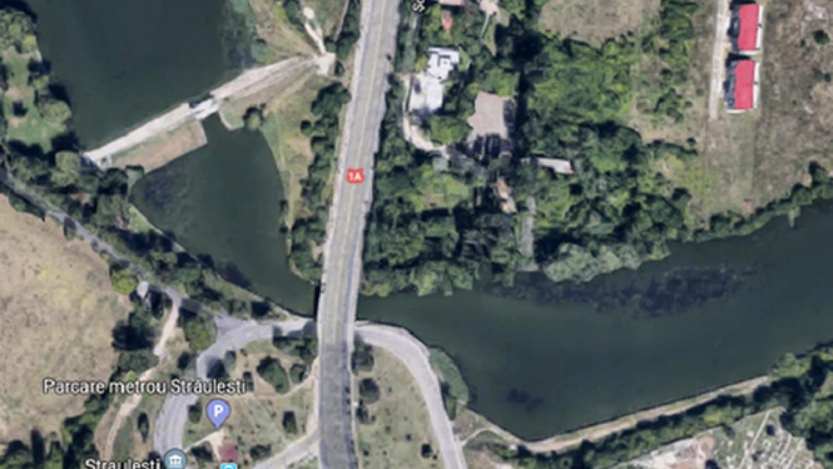 primaria vrea sa repare podul straulesti la peste trei luni de cand o parte a acestuia s a prabusit