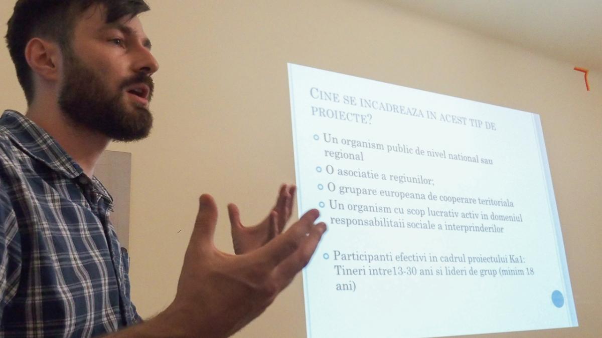 fundatia dan voiculescu pentru dezvoltarea romaniei incepe un program de cursuri gratuite pentru