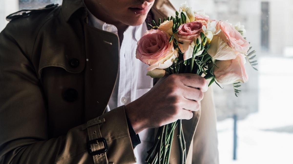 la 66 de ani s a indragostit de un tanar roman baiatul i a frant inima si a lasat o fara 750 000