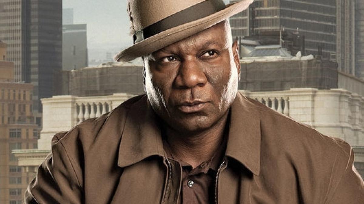 un cunoscut actor amenintat cu pistolul in propria casa