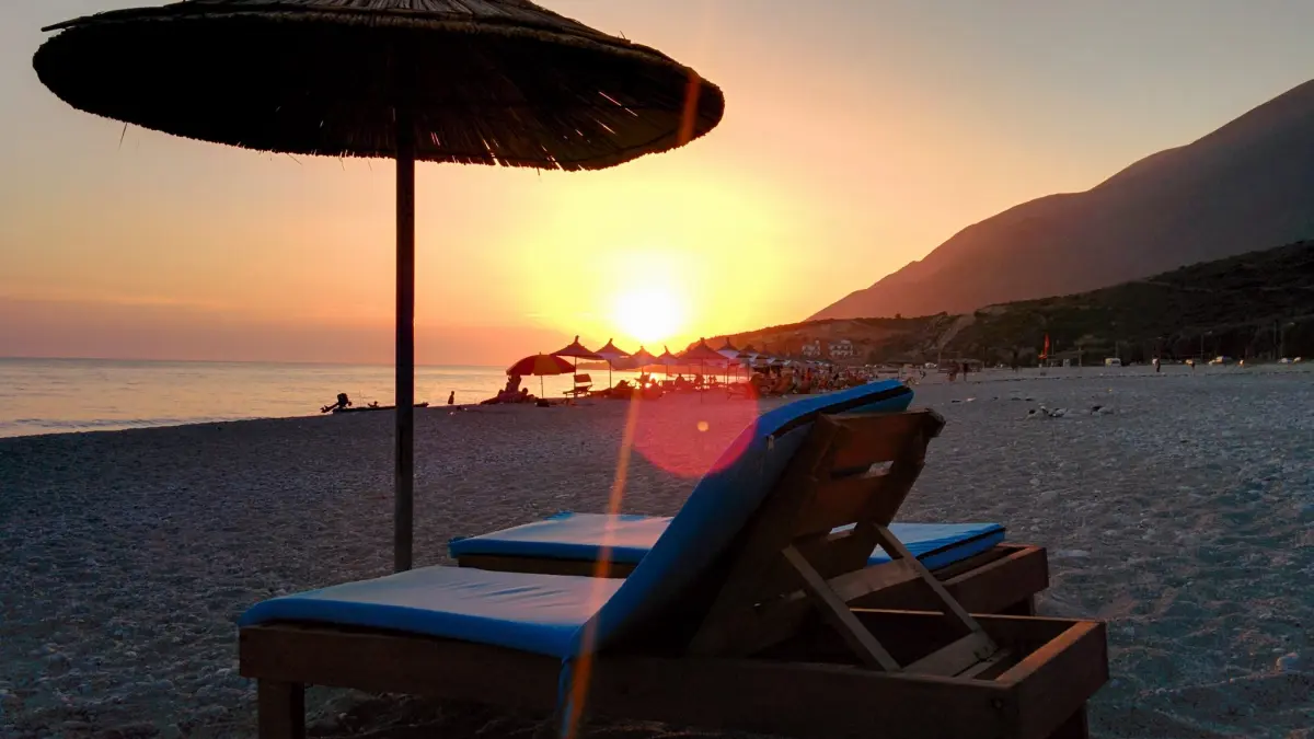 a mers la plaja sa se relaxeze deodata a inceput vantul si femeia a ramas socata s a intamplat in
