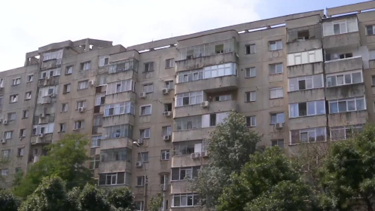 scene cutremuratoare in capitala a cazut de la etaj