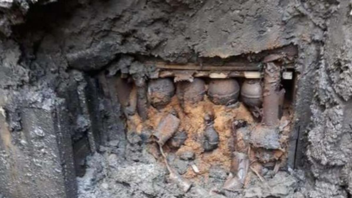 zeci de grenade gasite pe o strada din orasul toplita localnicii au fost evacuati imediat