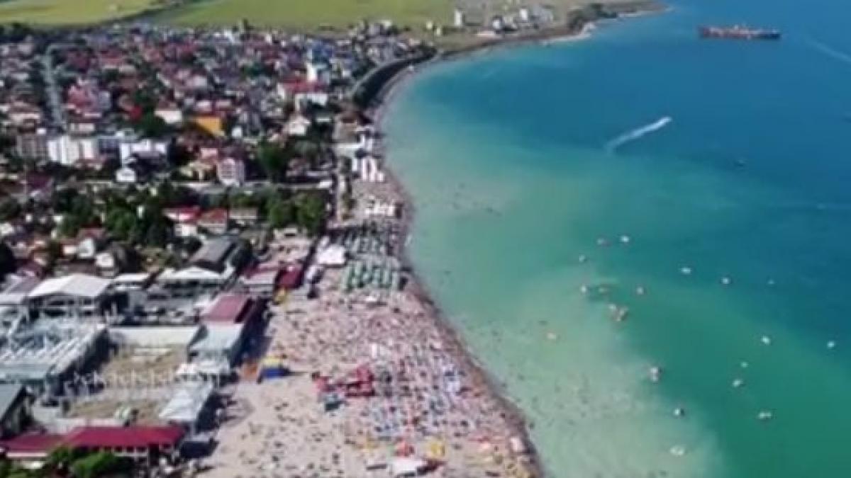 surpriza pentru turistii de pe litoral marea neagra a devenit turcoaz