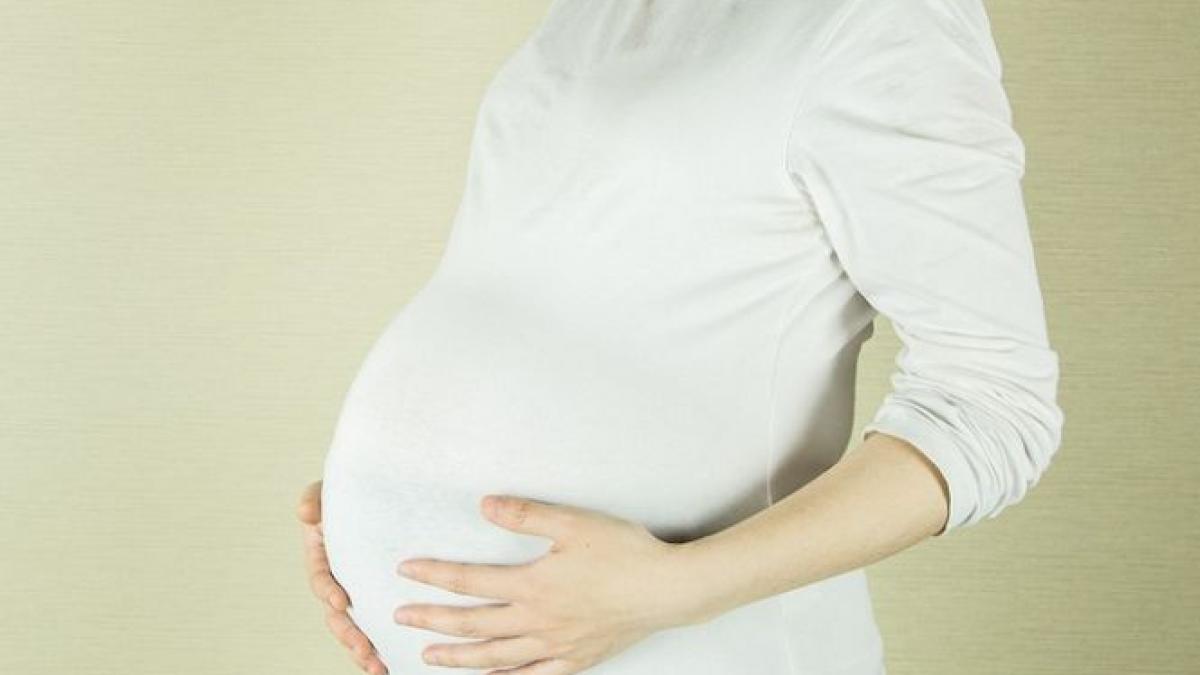 o tanara din iasi a fost lasata insarcinata de tata dar si de fratele ei