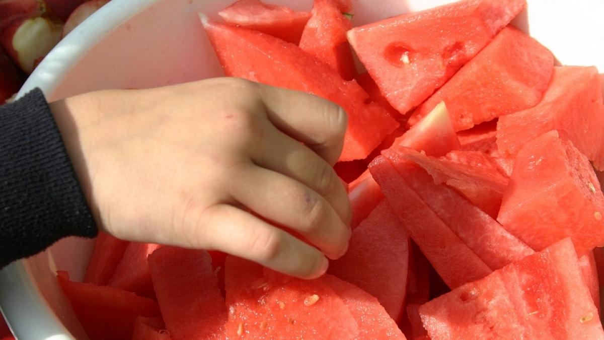 cum te poti imbolnavi atunci cand mananci pepene