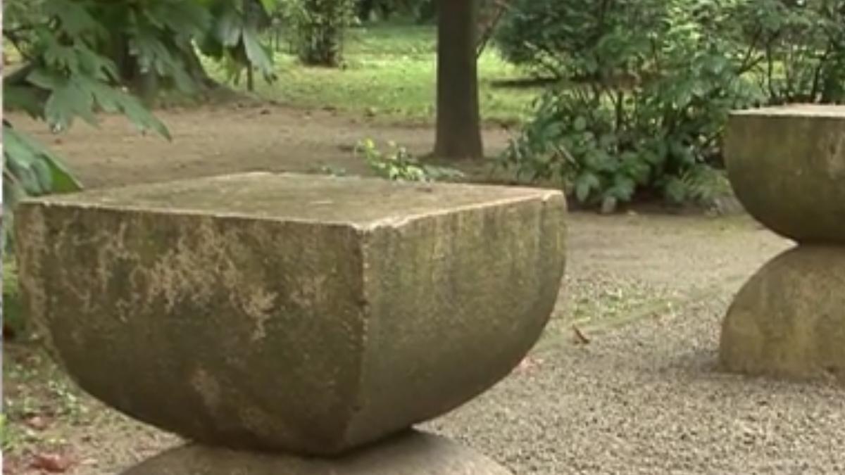 operele lui constantin brancusi din targu jiu acoperite de vegetatie