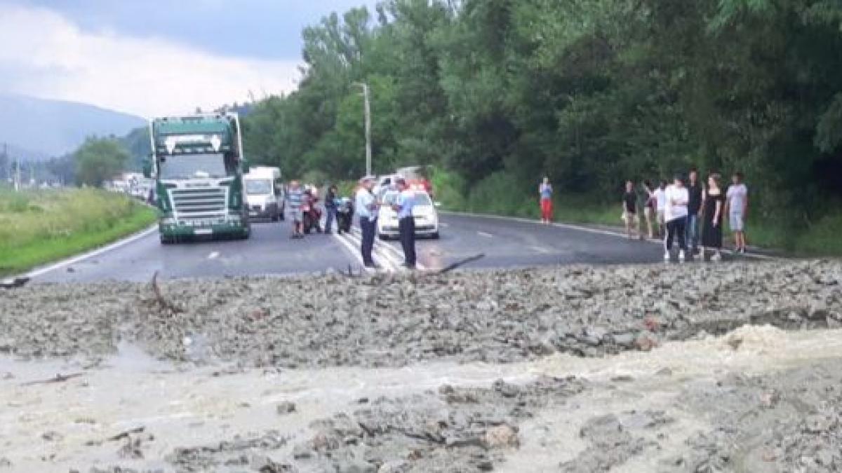 traficul a fost reluat pe dn1 in zona nistoresti unde initial fusese blocat din cauza ploilor