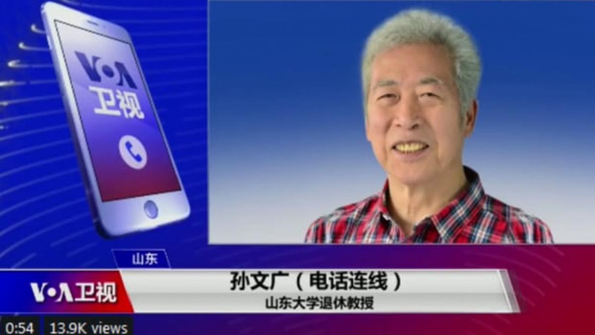 dadea un interviu la radio cand politistii au dat buzna in apartamentul sau a urmat un strigat iar