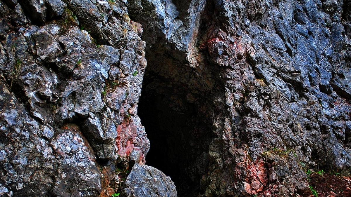 impresionant asa arata cea mai veche urma umana descoperita in romania foto