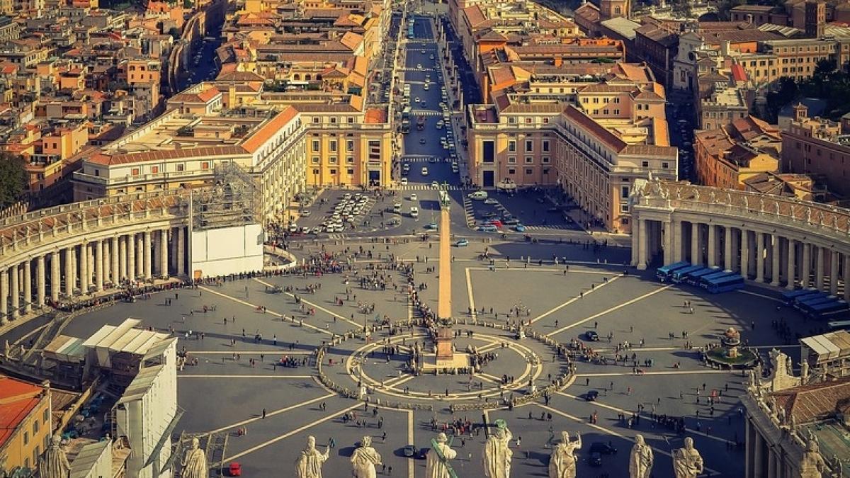 povestea papei care a reuntat la papalitate pentru bani si pentru a se insura