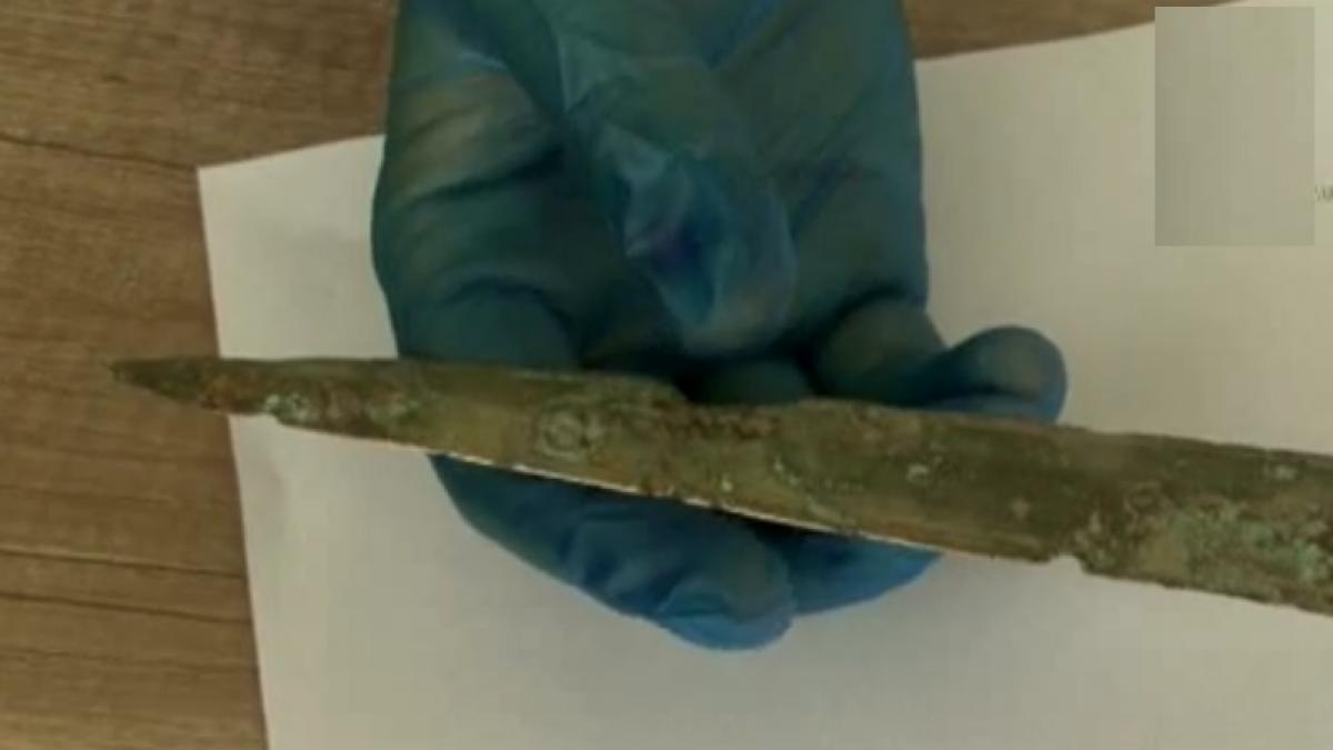 spada veche de 3 000 de ani descoperita intr o balastiera din buzau