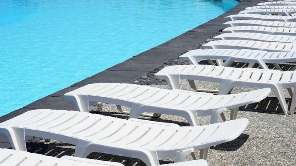 scandal in capitala la o piscina dintr un complex rezidential