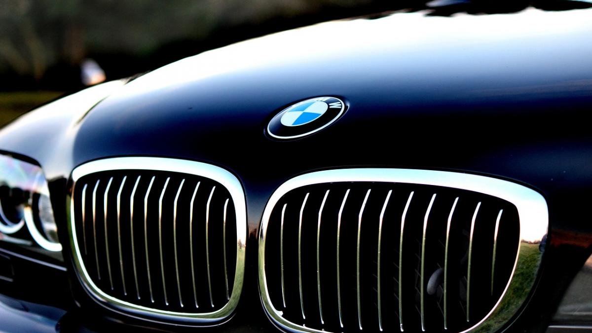 motivul pentru care bmw recheama in service peste 300 000 de masini