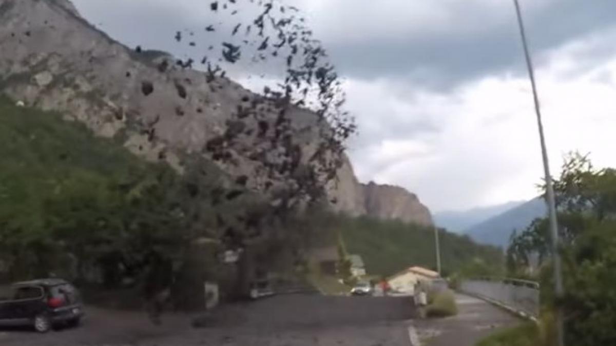 un fenomen bizar s a petrecut in elvetia oamenii au intrat in panica ce a cazut din cer video