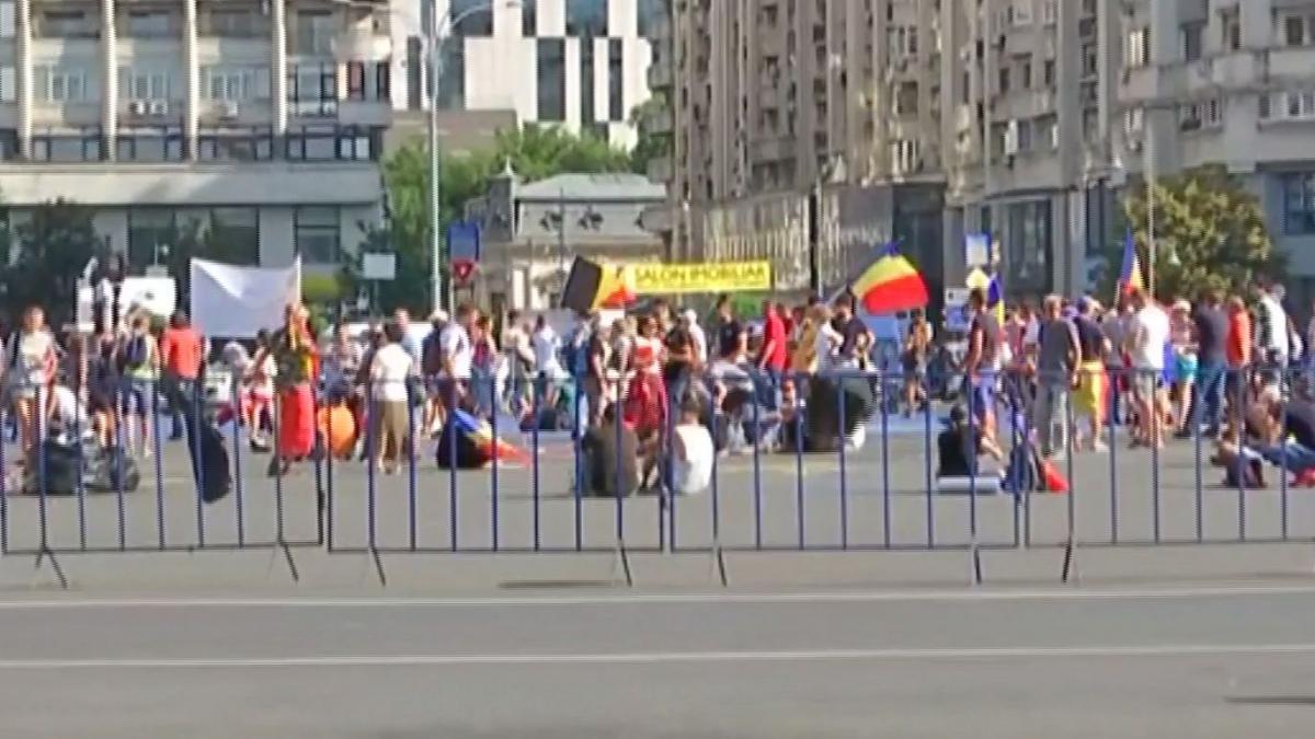 magazinele si farmaciile au fost luate cu asalt dupa violentele din piata victoriei ce au cumparat