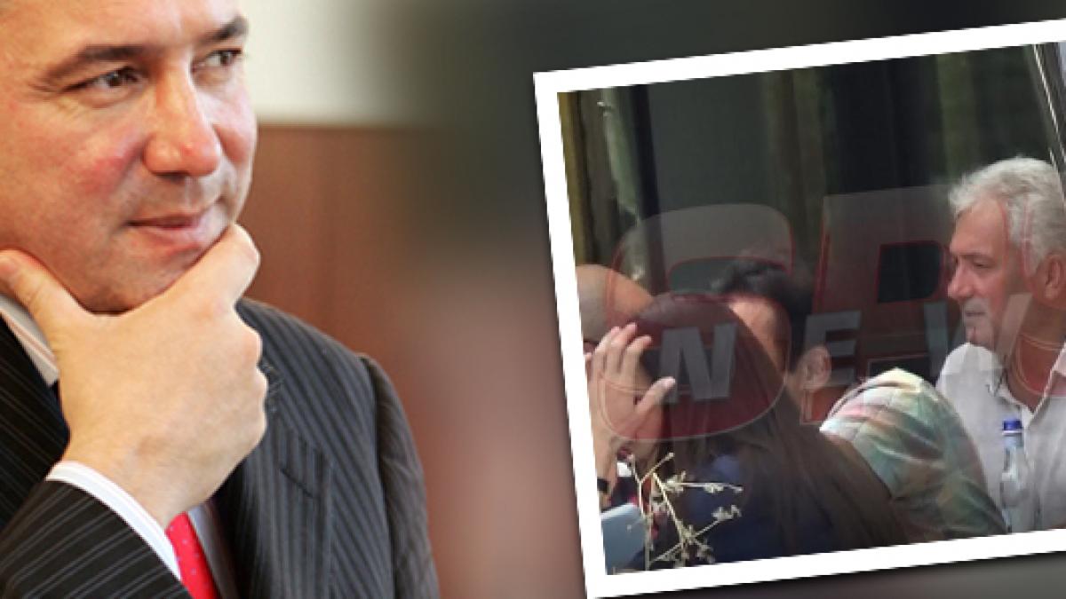 adriean videanu le da clasa pustilor de bani gata cu ce se plimba politicianul prin oras